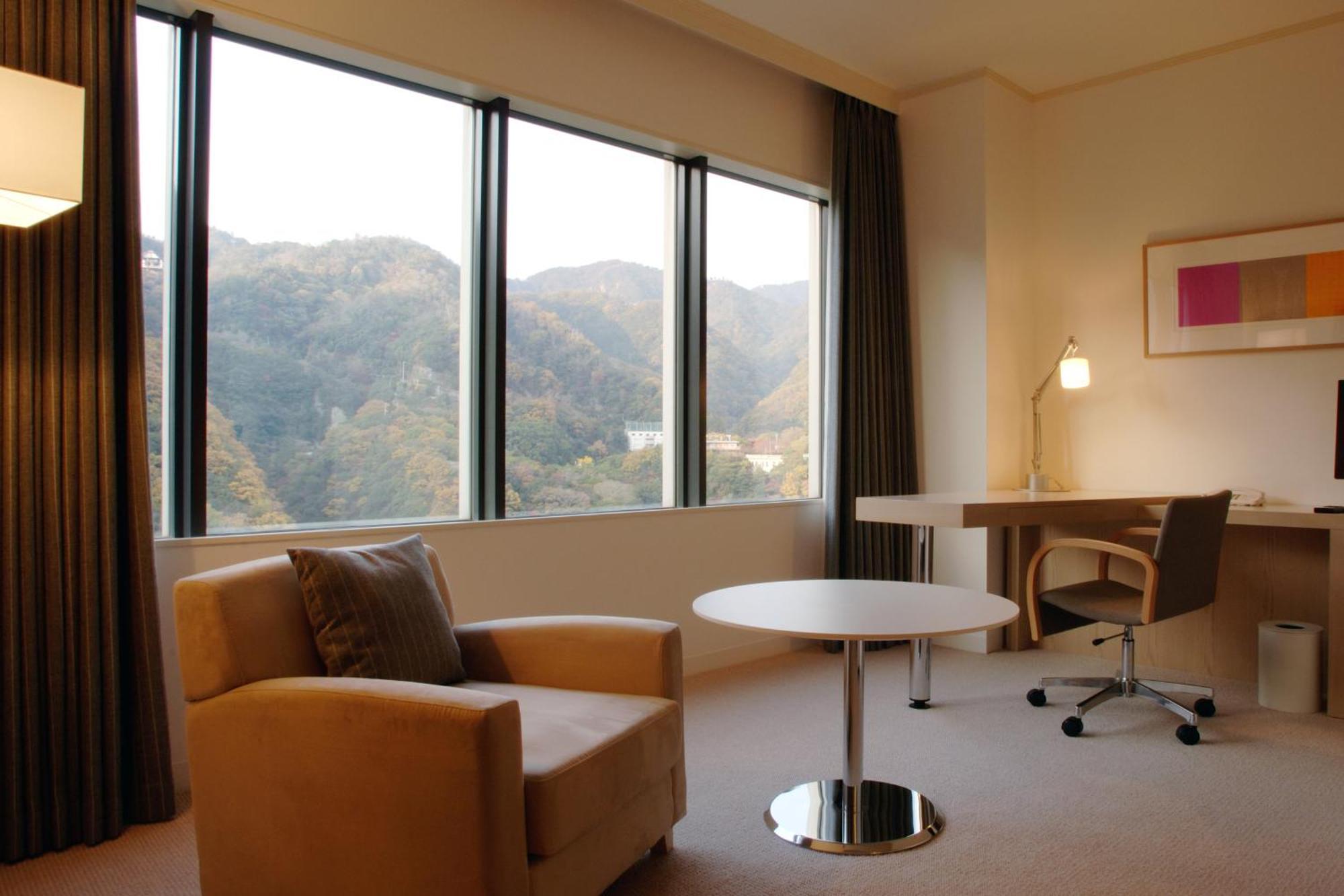 Hotel Ana Crowne Plaza Kobe By Ihg Esterno foto A room at the hotel