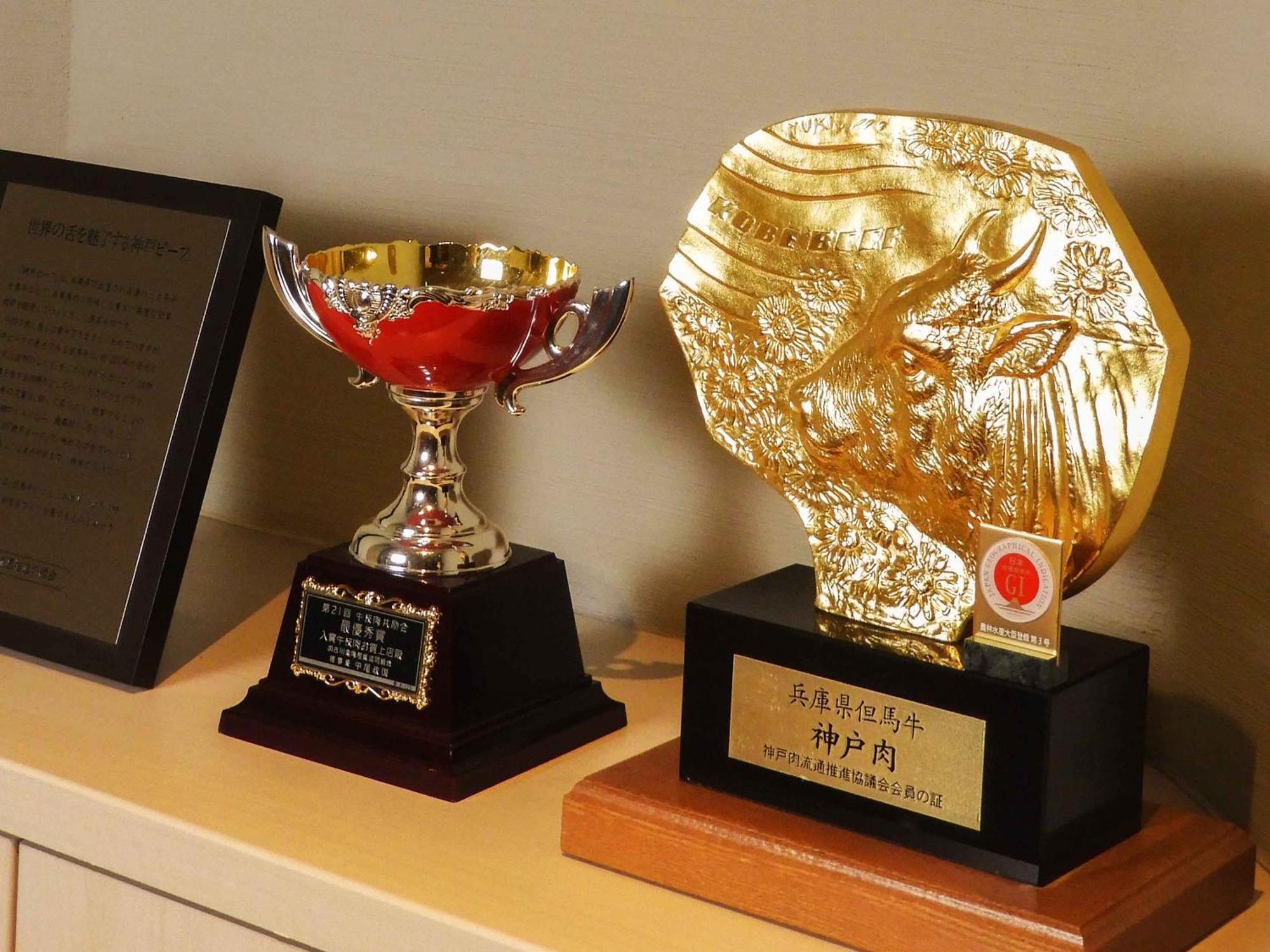 Hotel Ana Crowne Plaza Kobe By Ihg Esterno foto The Golden Eagle Award (right)
