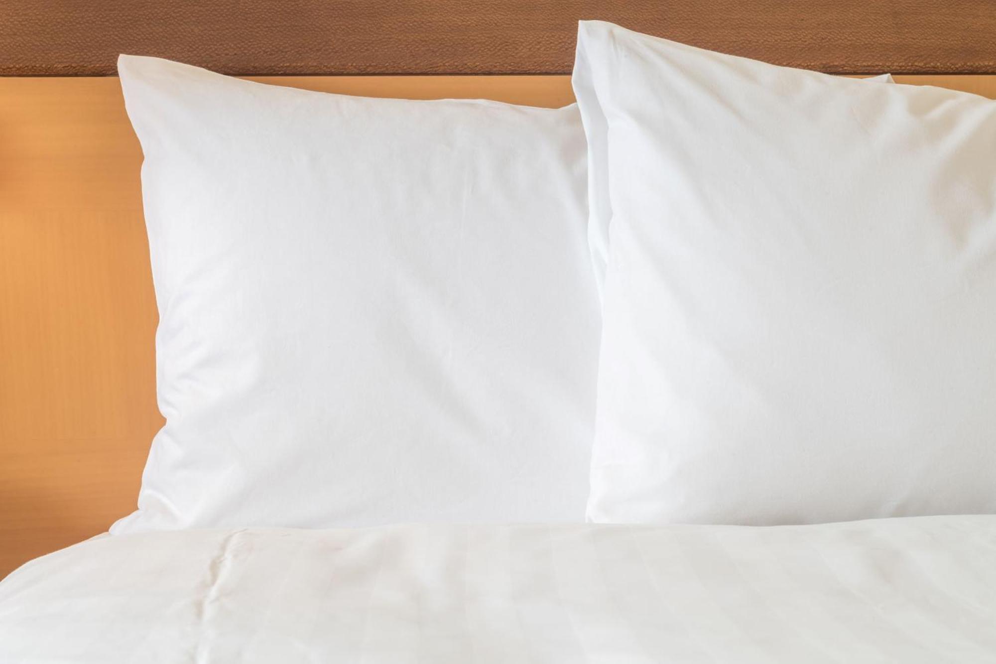 Hotel Ana Crowne Plaza Kobe By Ihg Esterno foto Two pillows on a bed