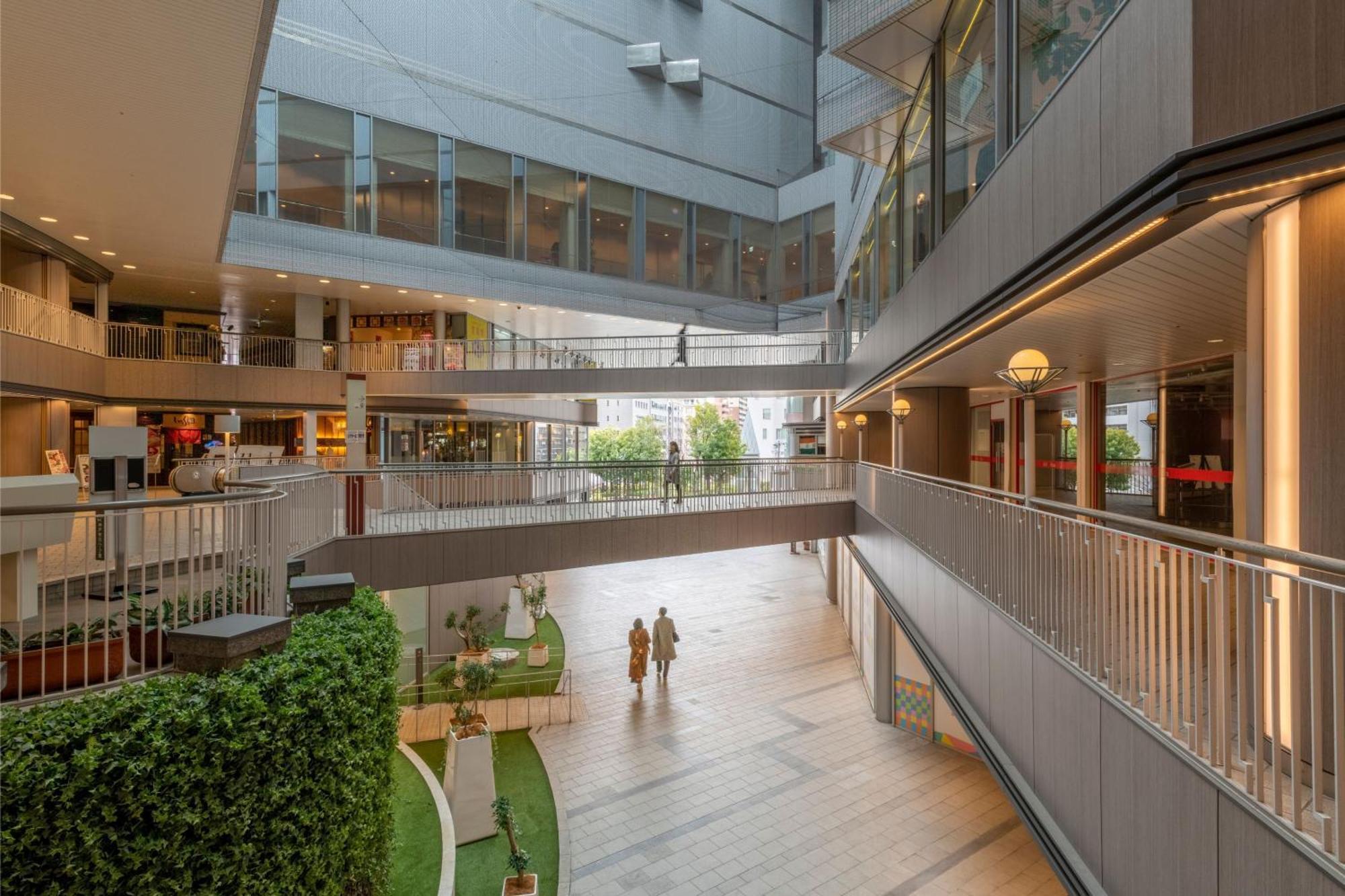 Hotel Ana Crowne Plaza Kobe By Ihg Esterno foto The atrium of the new building