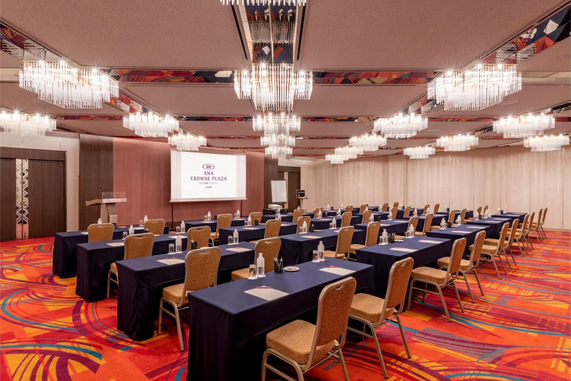 Hotel Ana Crowne Plaza Kobe By Ihg Esterno foto Empire Hall