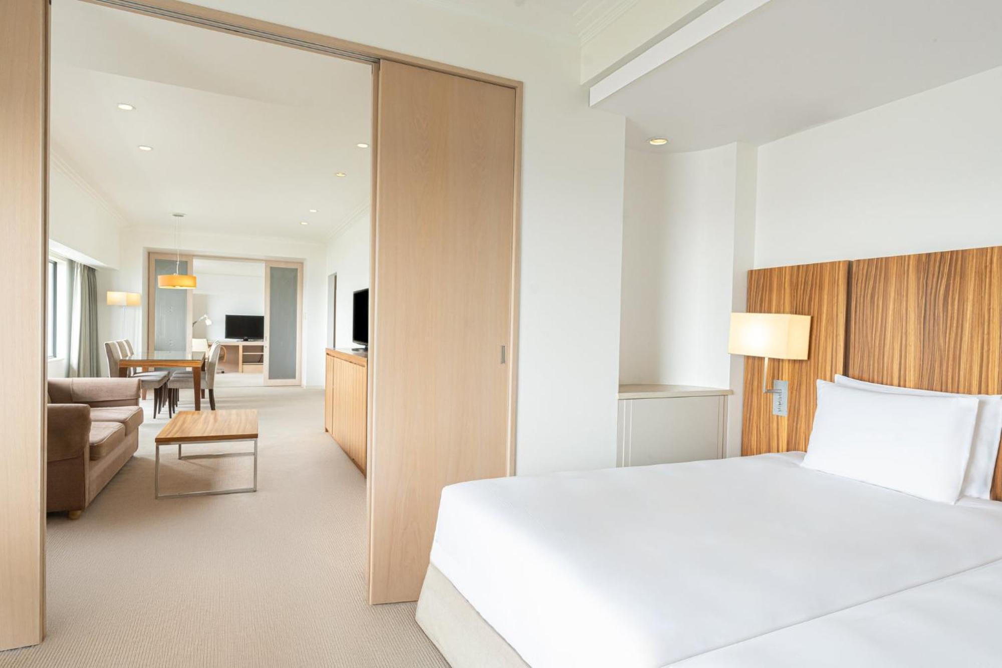 Hotel Ana Crowne Plaza Kobe By Ihg Esterno foto A suite at the hotel